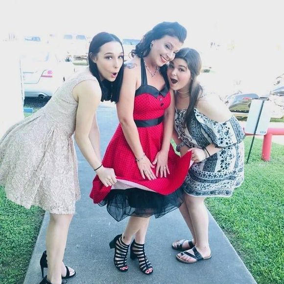 Meet your Posher, Jennifer - Picture 1 of 1